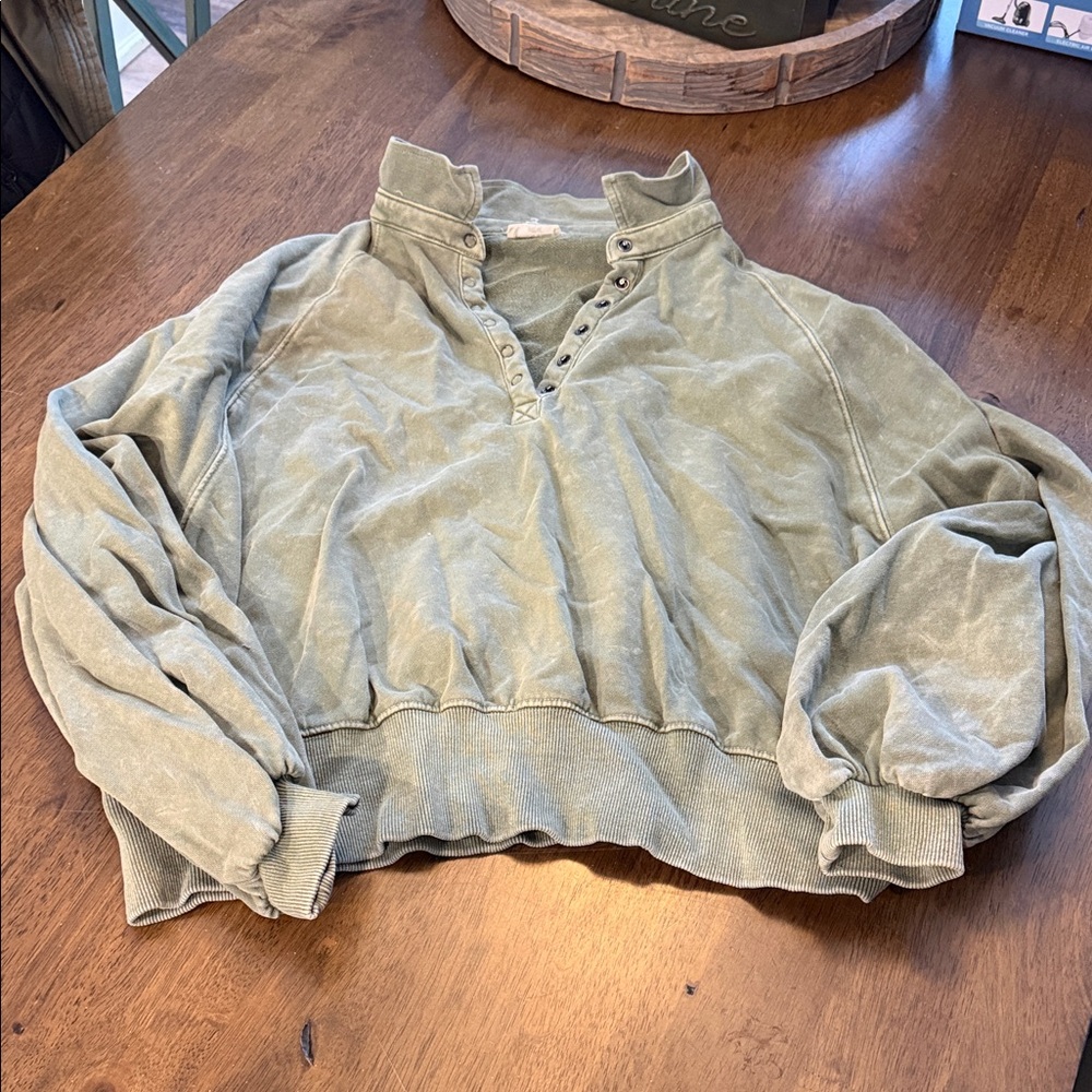 Super cute crop sweatshirt